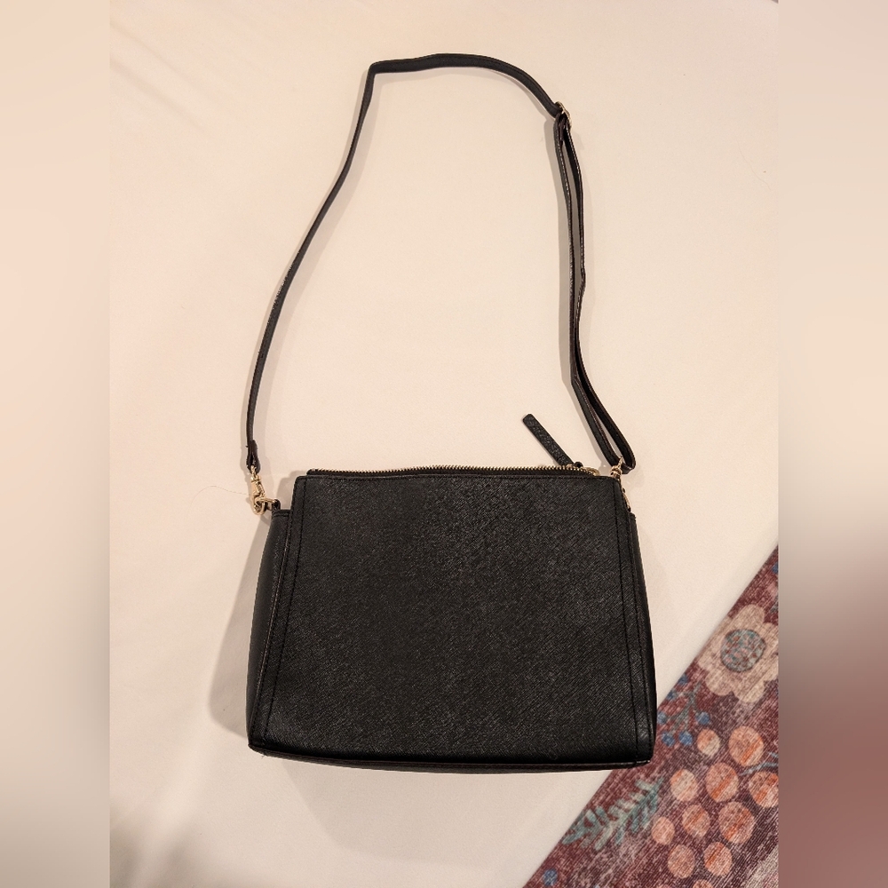 Lo & Sons The Pearl Purse Black Saffiano Leather